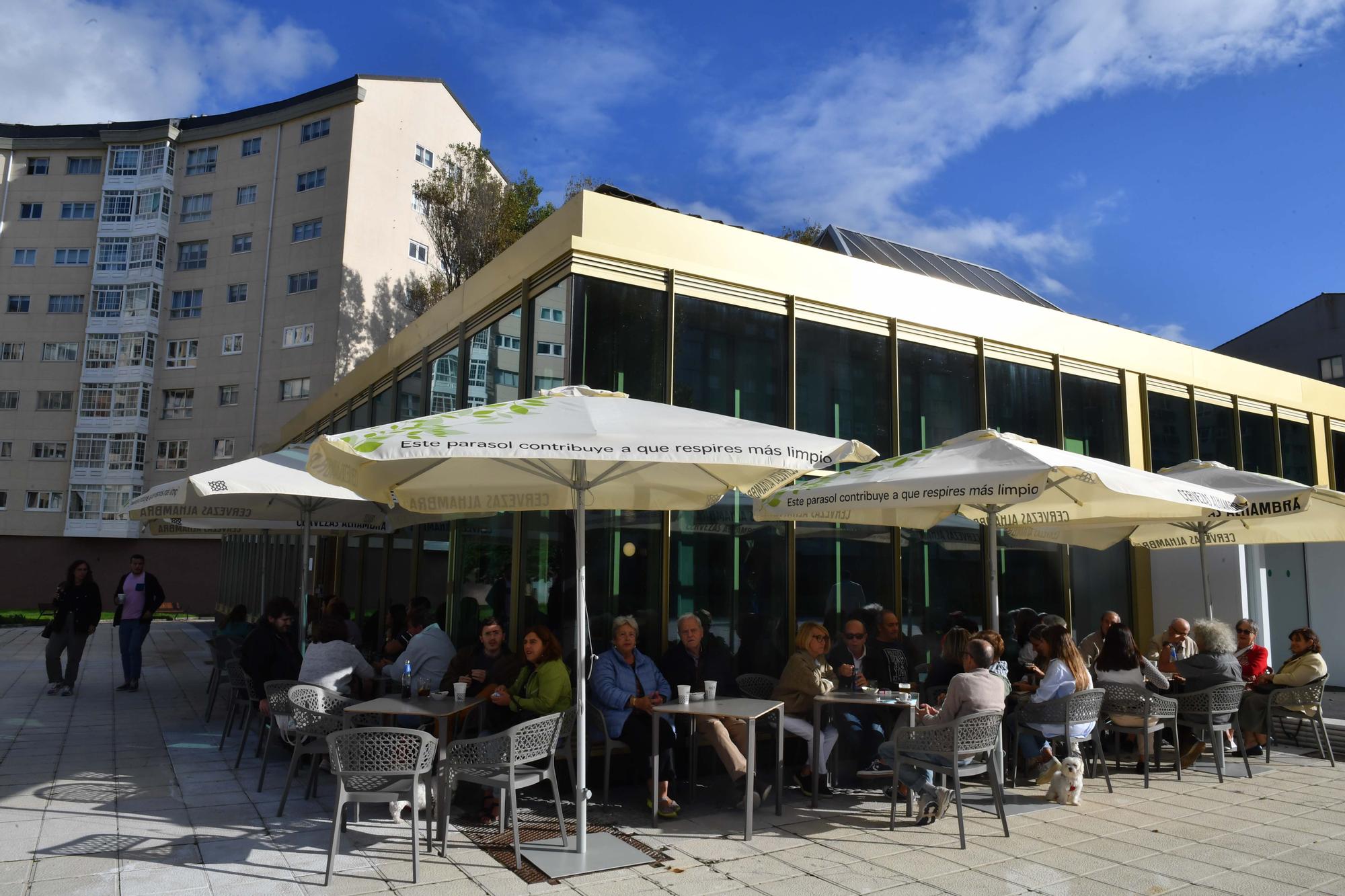 La cafetería del mercado de Adormideras revive como La Cantina después de llevar meses cerrada