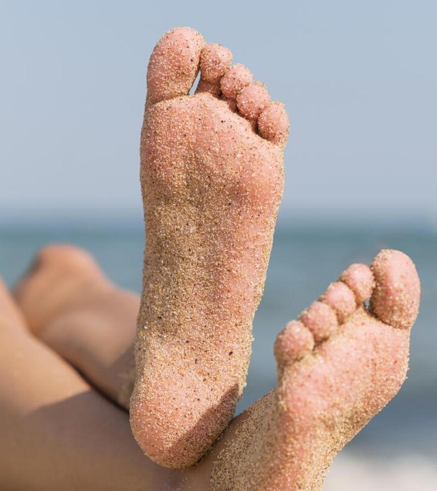 El exceso de sudor en los pies tiene solución: así se trata la hiperhidrosis tan molesta