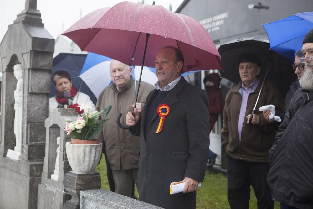 Homenaje en memoria de José Maldonado en el cementerio de La Espina, Salas