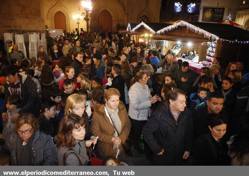 GALERÍA DE FOTOS -- Villancicos en el Mercat de Nadal