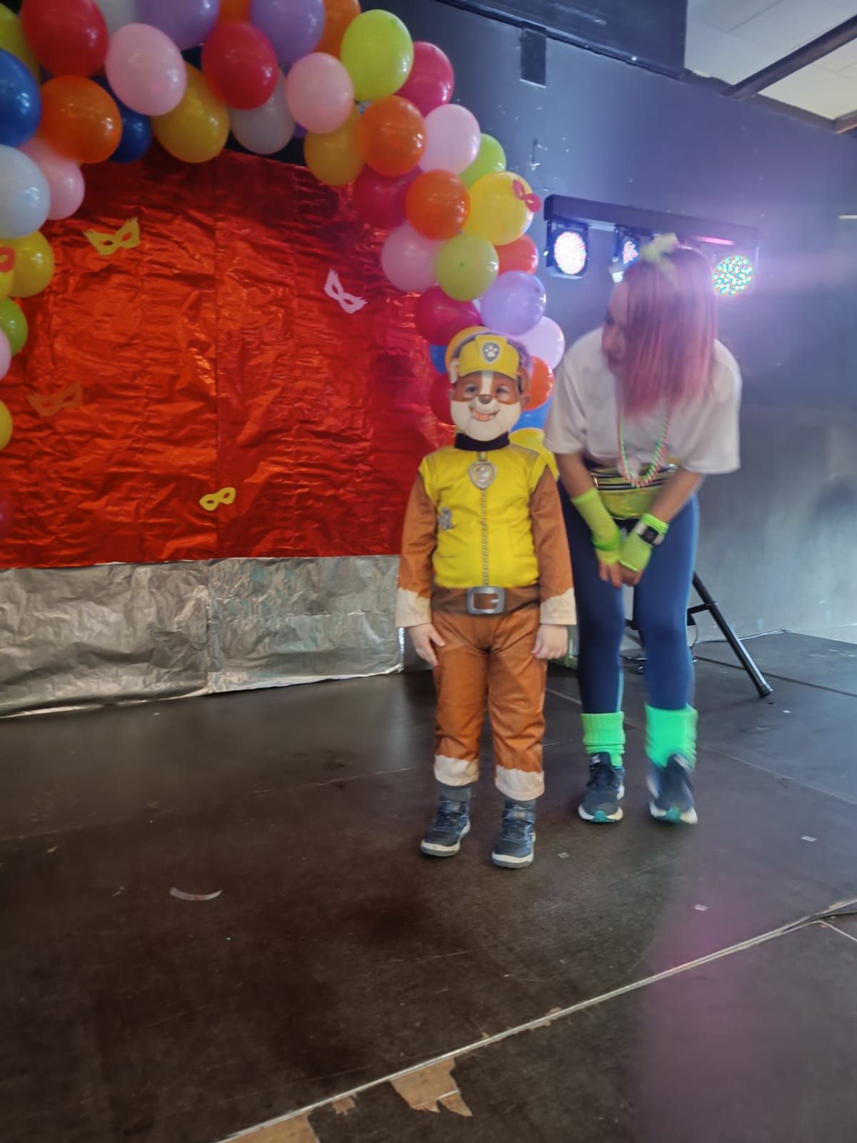 Los más pequeños de Salas animan el martes de carnaval