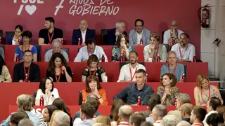 "La ropa habla": analizan el 'look' de Pedro Sánchez en el Comité Federal del PSOE