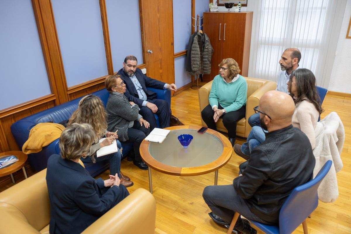 Reunión de grupo entre representantes del Ayuntamiento de L´Alfàs y el consulado de Uruguay.