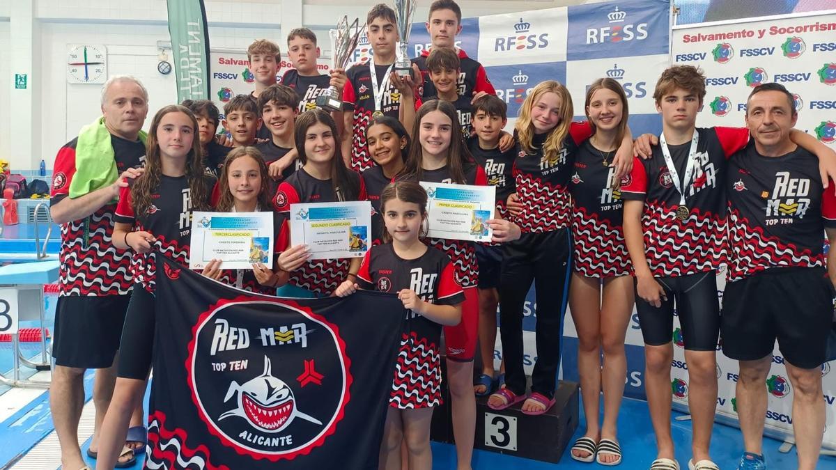 El equipo alicantino tras brillar en el campeonato de España