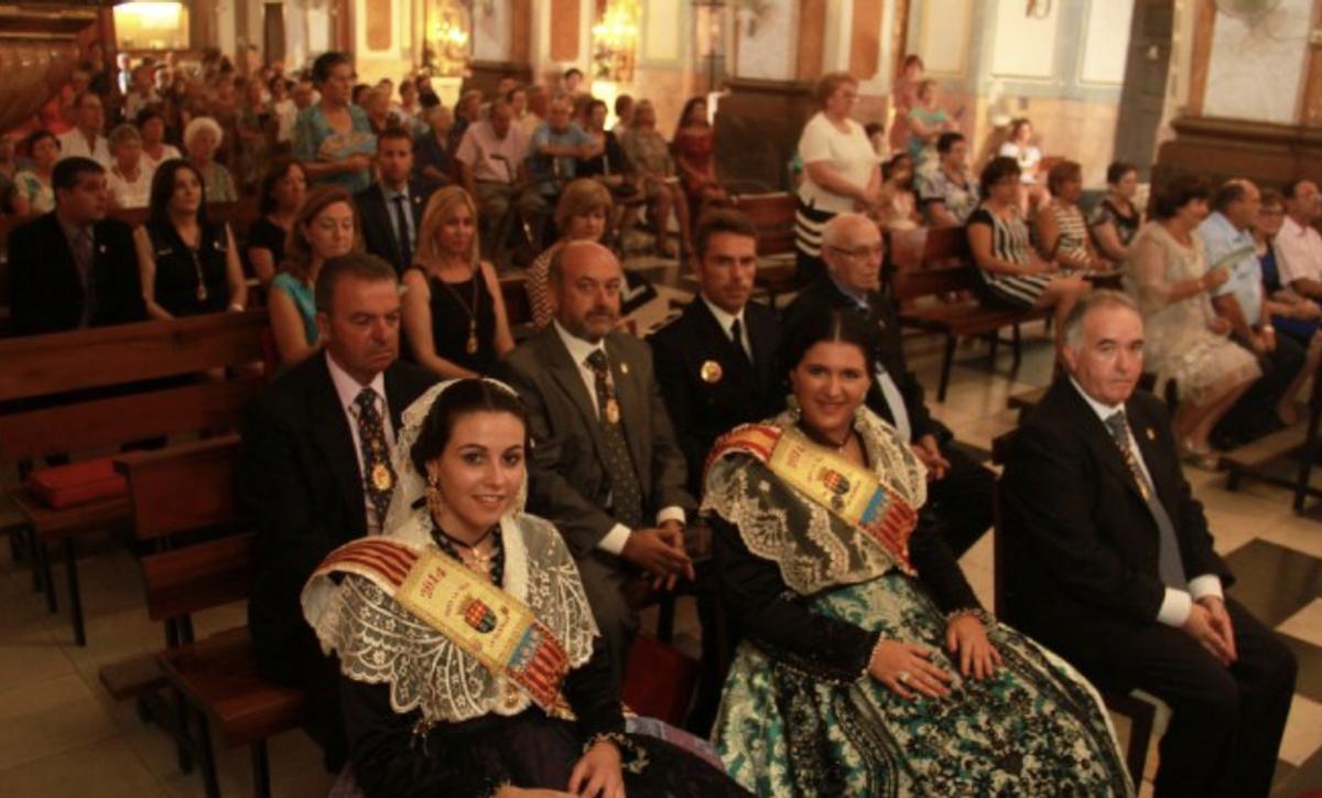 Lourdes Roig fue la última reina de Festa la Vila, en el 2014, acompañada en su corte por Gemma Carratalá.