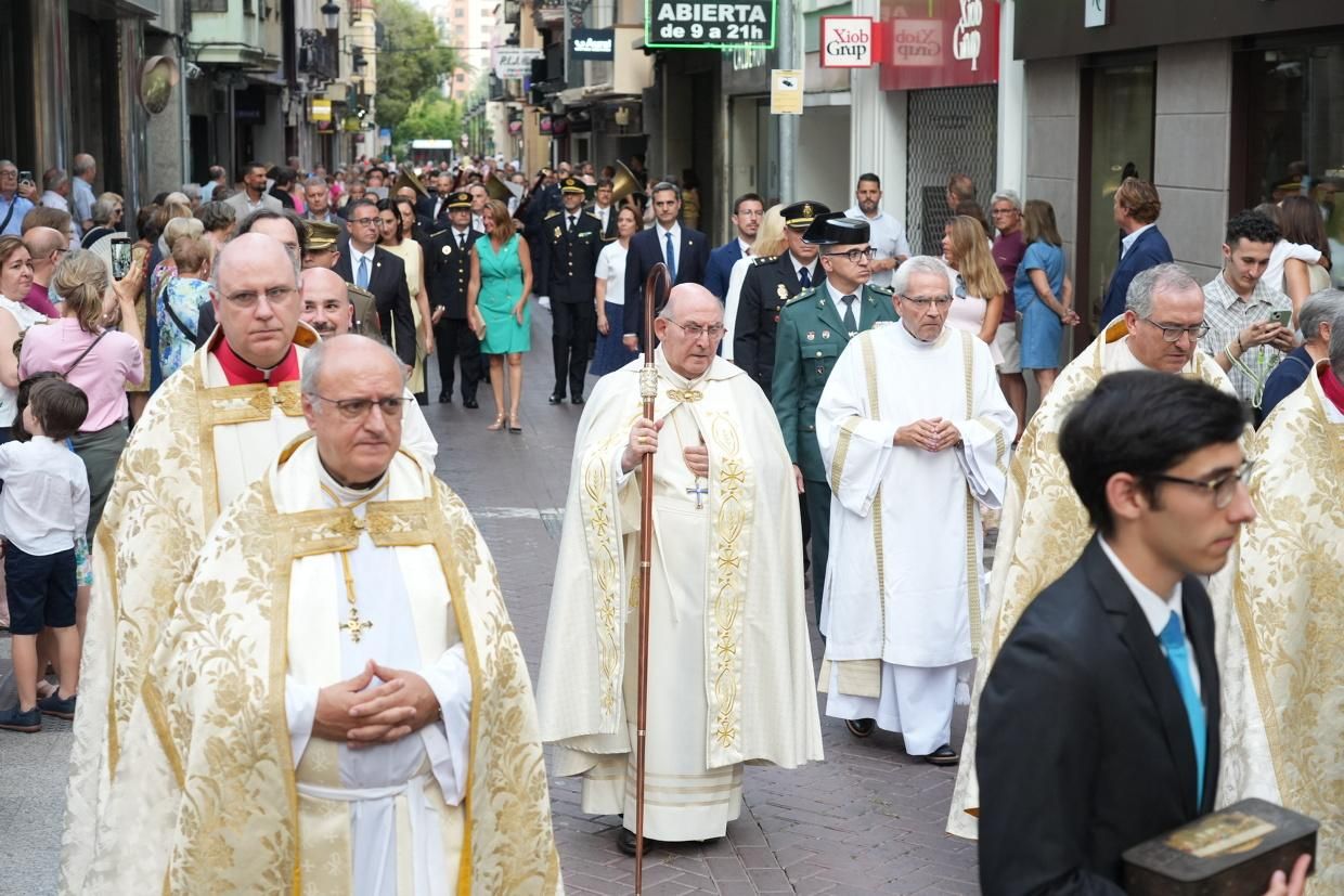 Castelló recibe con honores al Santísimo en la procesión del Corpus Christi