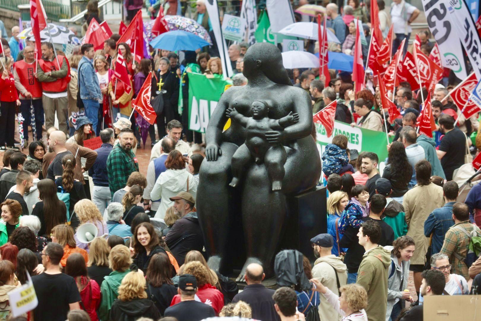 EN IMÁGENES: Así fue la gran manifestación de profesores por la enseñanza pública asturiana