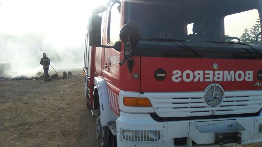 Incendio de rastrojos en Playa Blanca