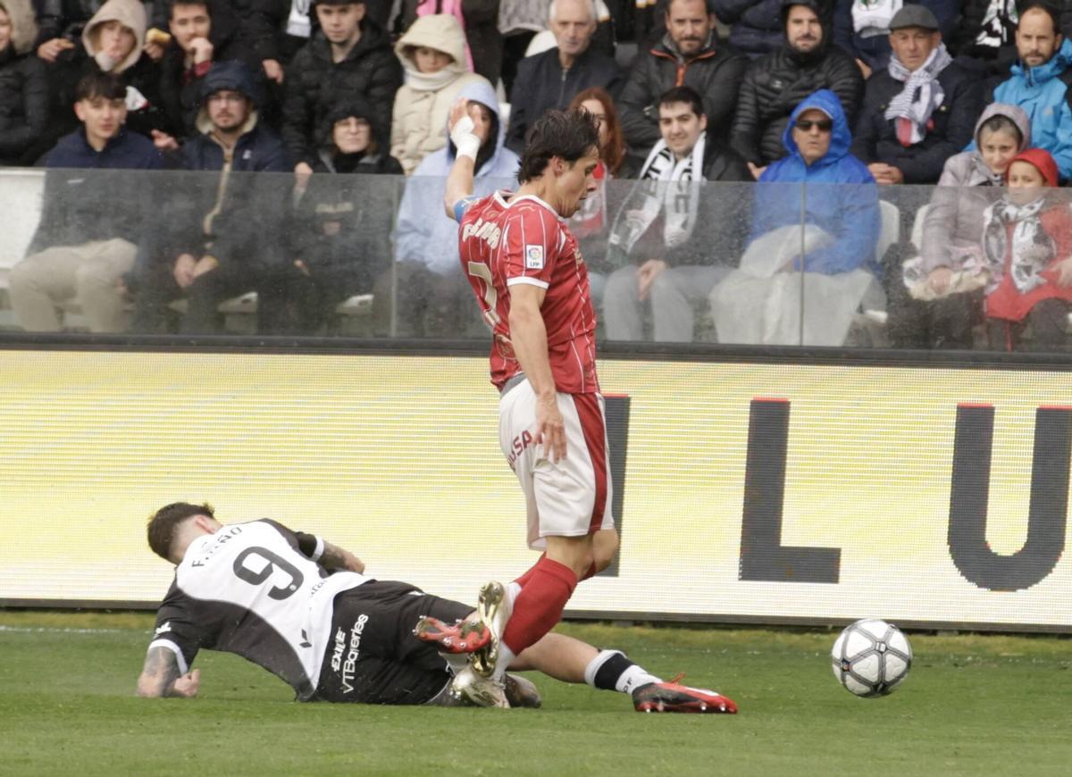 EN IMÁGENES: El Sporting se enfrenta al Burgos en El Plantío