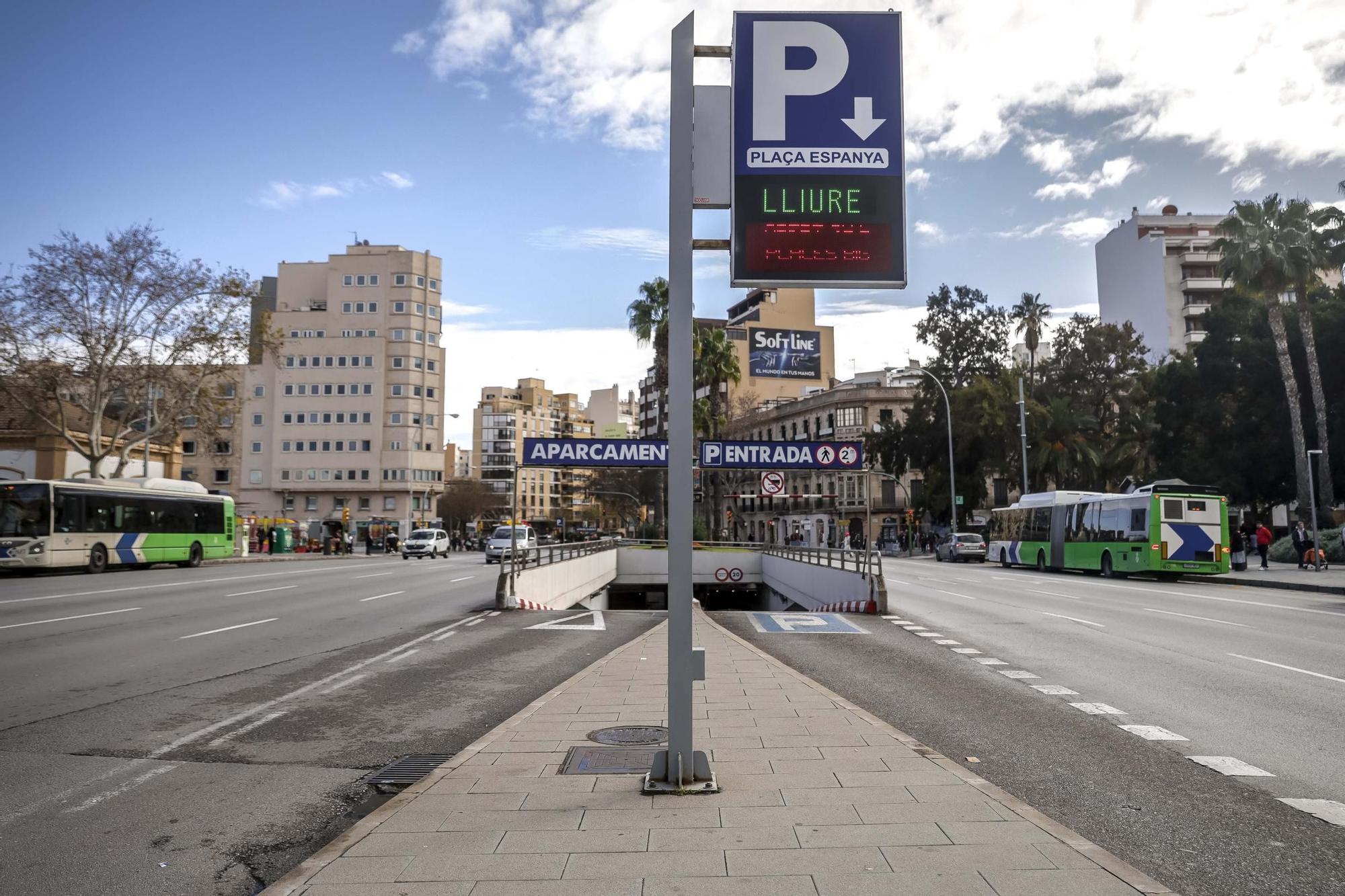 Abierta al público una pequeña parte de la nueva Plaza España: "Todo sigue igual"