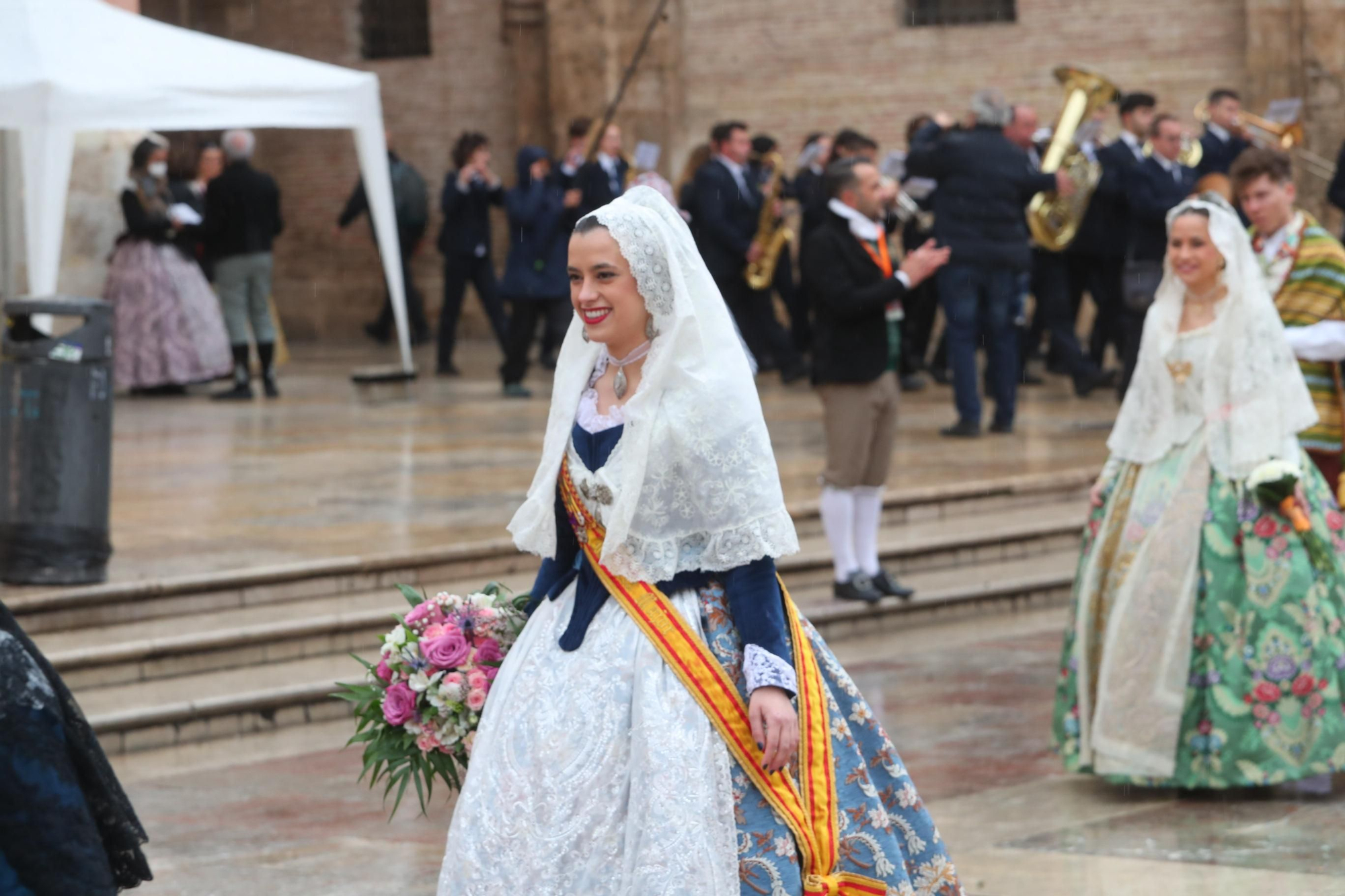 Búscate en el primer día de ofrenda por la calle de la Paz (entre las 15:30 a las 17:00 horas)