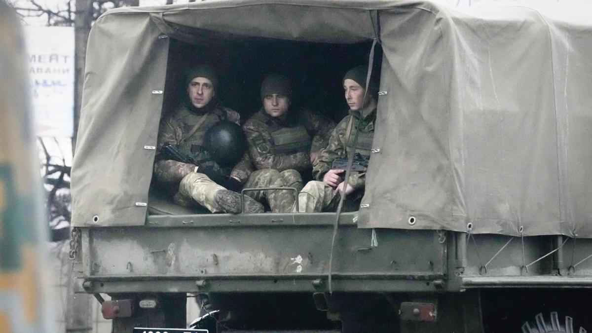 Ukrainische Soldaten in einem Militärfahrzeug am Donnerstag (24.2.)