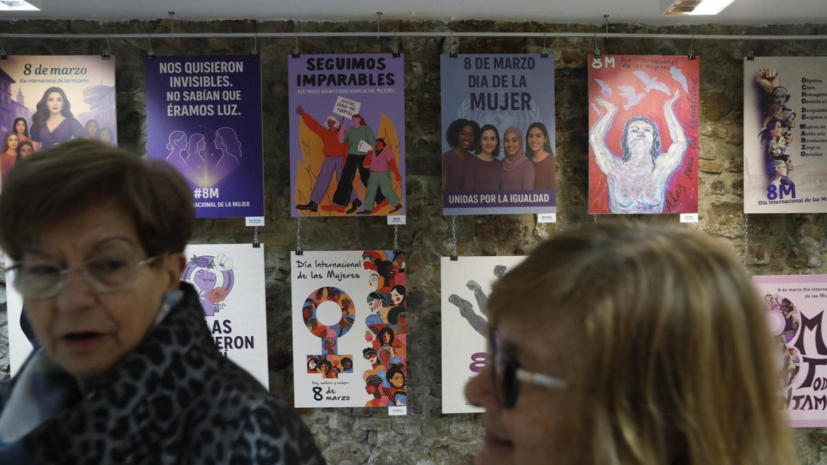 Una jornada feminista por el 8M en Avilés.