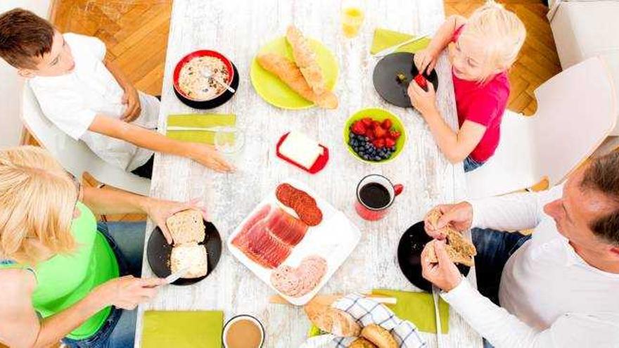 Adquirir buenos hábitos durante las comidas familiares