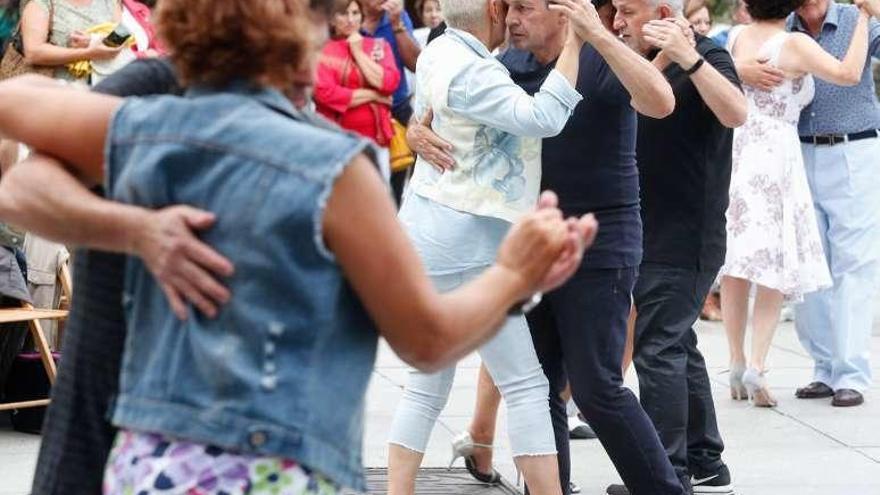 Pasión por el tango en Álvarez Acebal