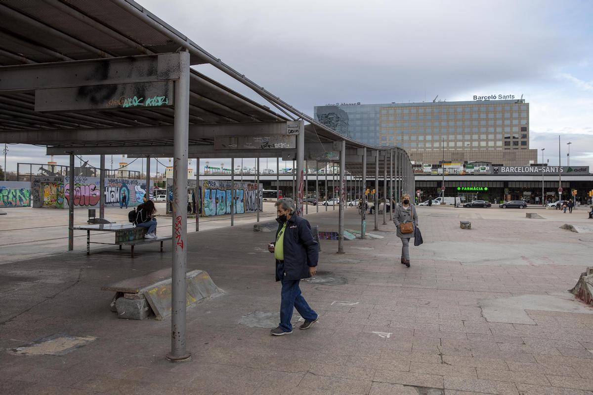 La plaza de los Països Catalans, repleta de parches