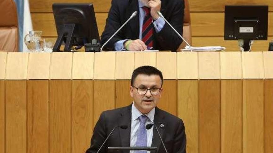 José González, ayer, en el Parlamento gallego. // Xoán Álvarez