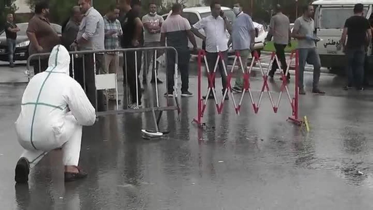 al menos un policia y tres presuntos terroristas muertos en un tiroteo en tunez