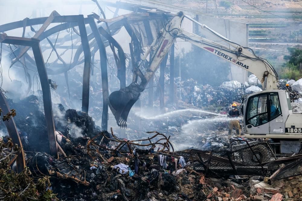 Así está la nave de Aspe cuatro días después del incendio