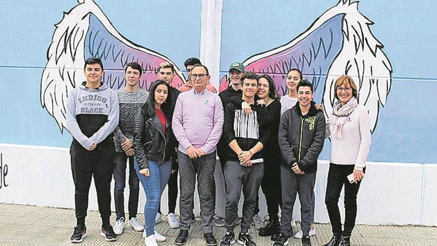 Los jóvenes de Nules reivindican la libertad de la mujer con un mural