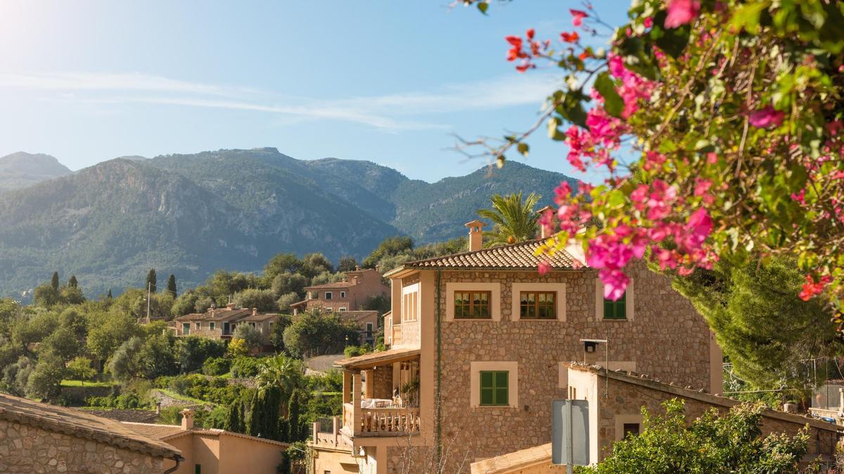 La villa de Mallorca que compite con Valldemossa entre montañas