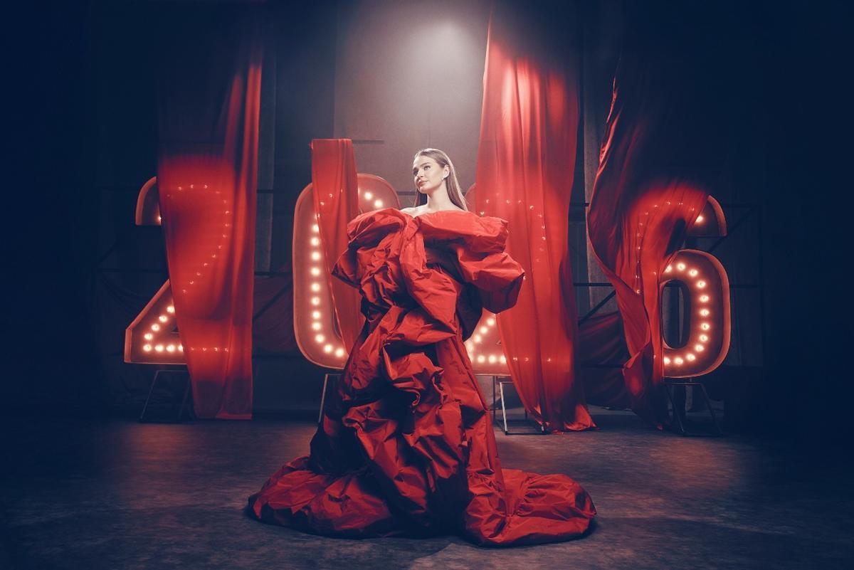Escanes, con su 'look' rojo para entrar en 2026.
