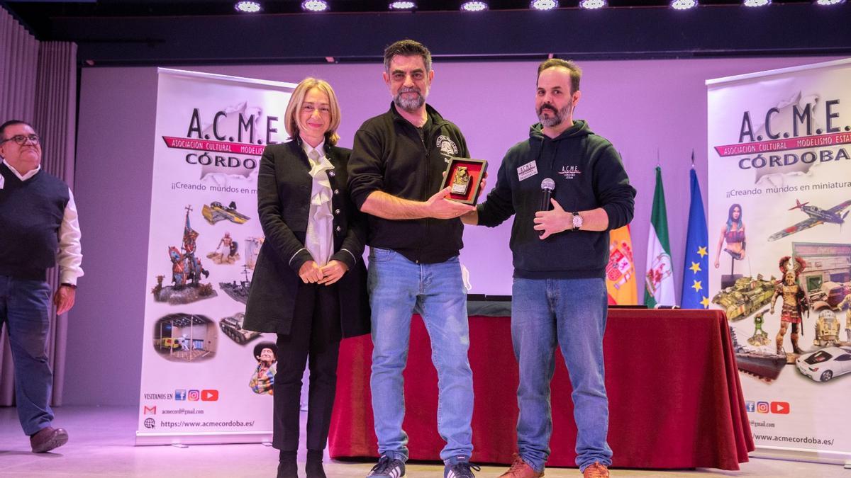 Rafael Galán recogiendo el premio