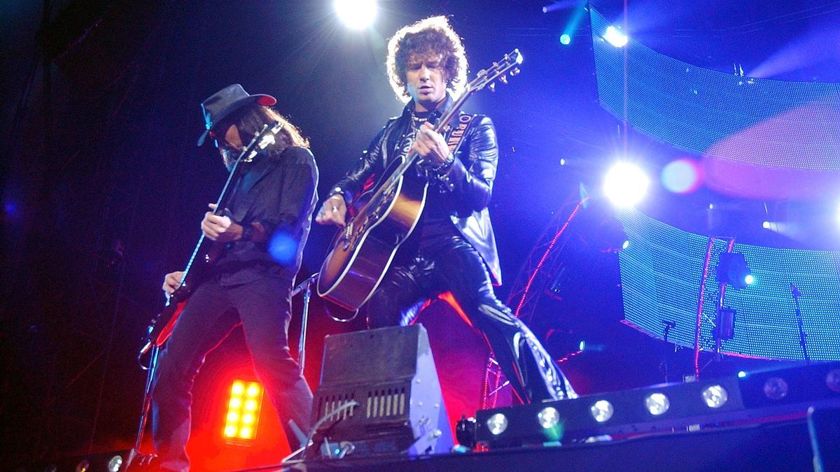 Joaquín Cardiel y Enrique Bunbury el 10 de octubre de 2007 en La Romareda.