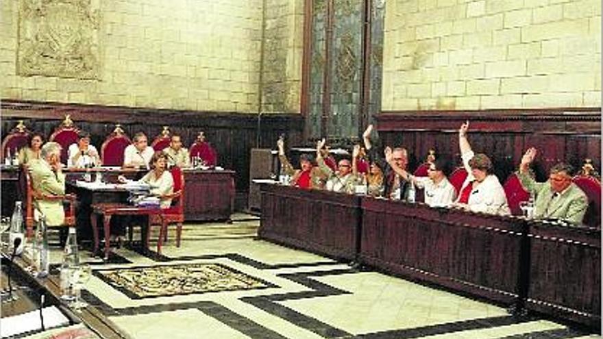 Girona permet el burca als espais públics el dia que Barcelona i Tarragona el prohibeixen