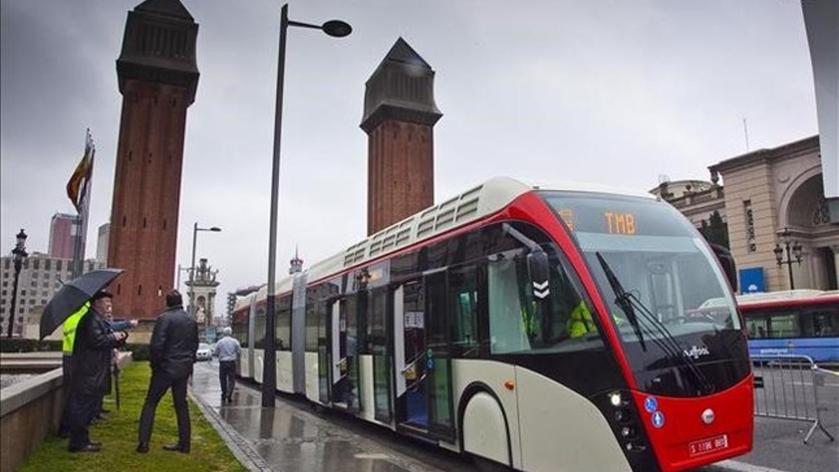 Presentación, en marzo del 2013, del autobús híbrido que hoy cubre la línea de la red ortogonal H12.