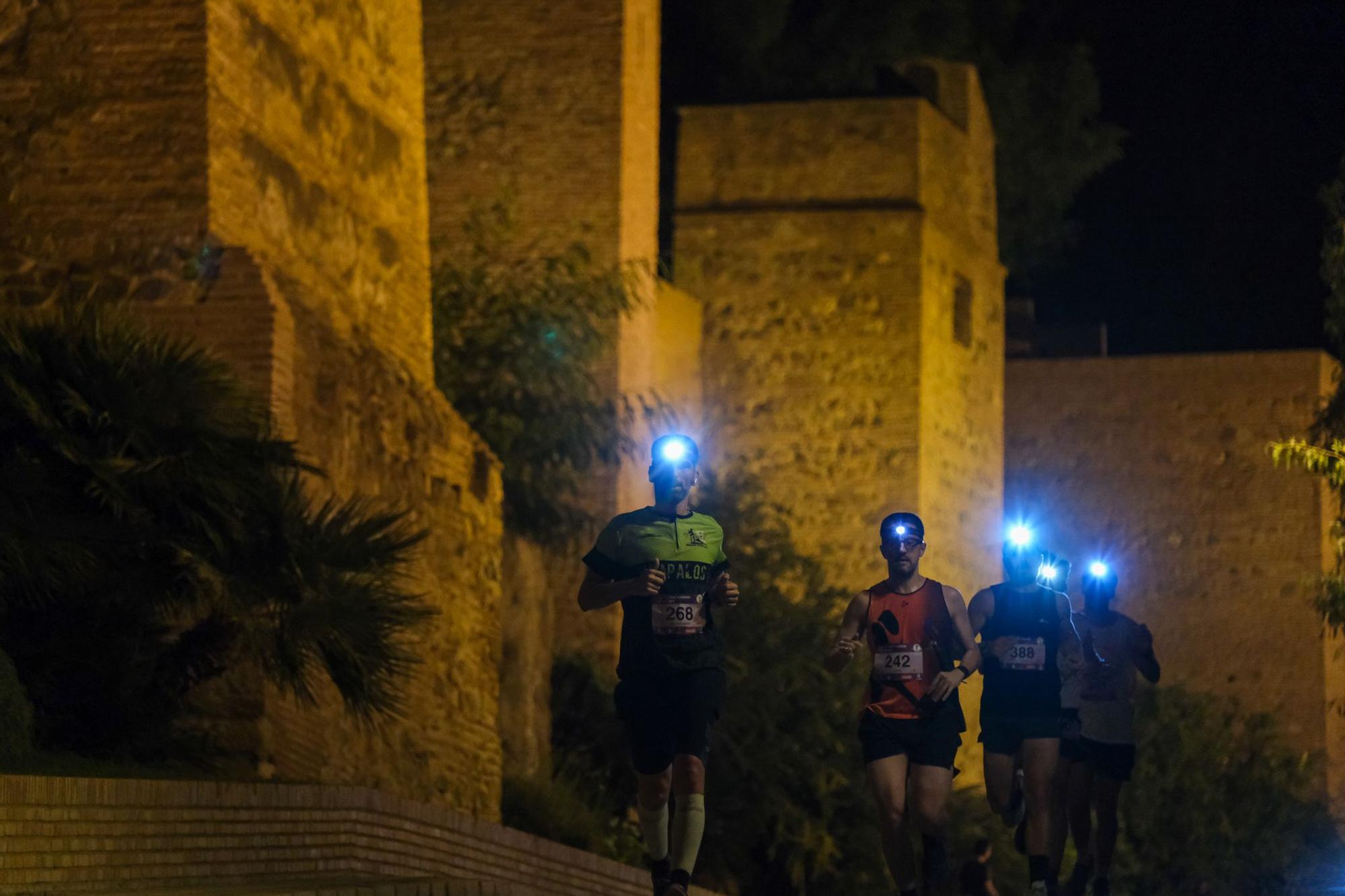 La carrera nocturna Mlk Trail & Tahermo llena de corredores el entorno de Gibralfaro