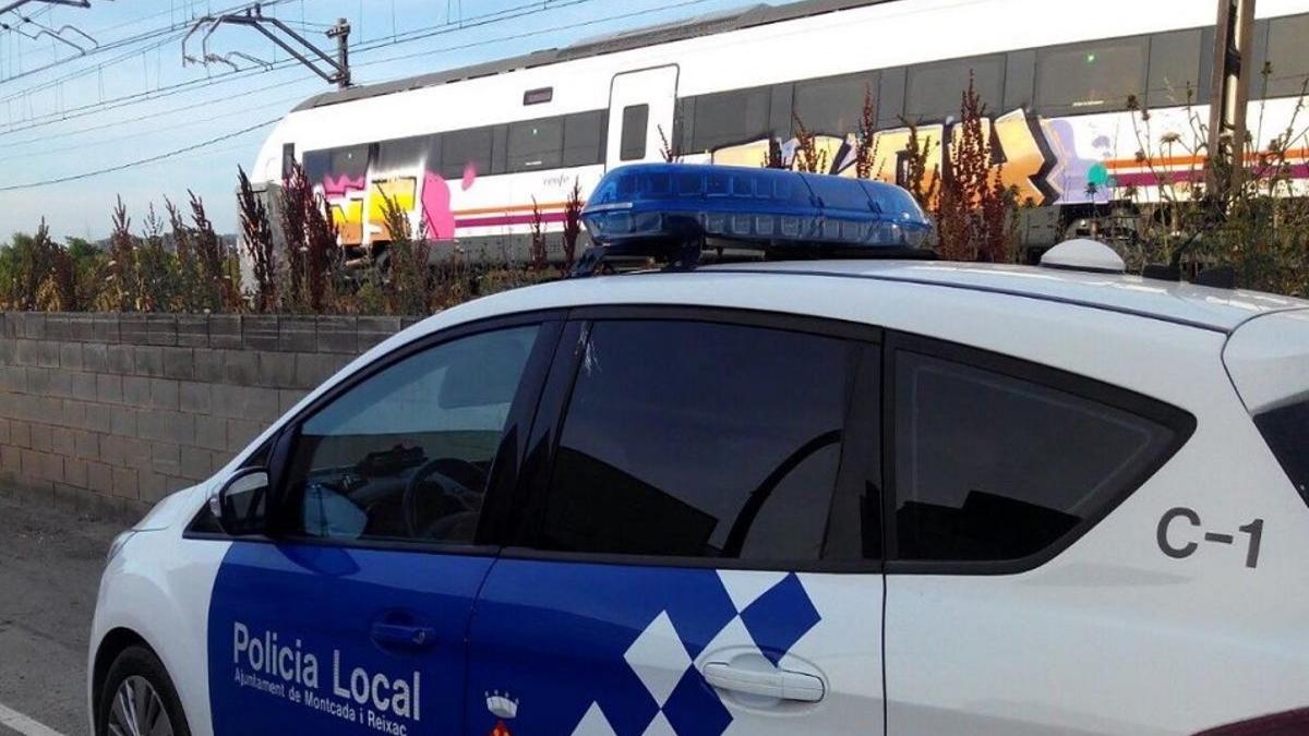 Un numeroso grupo de personas organizan un rito satánico en Montcada i Reixach