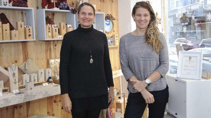 Carolina y Rossi López, en su tienda, de Federico Tapia.