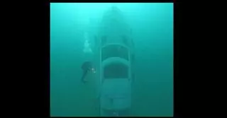 S’enfonsa una embarcació de 12 metres després de xocar contra les roques a Torroella