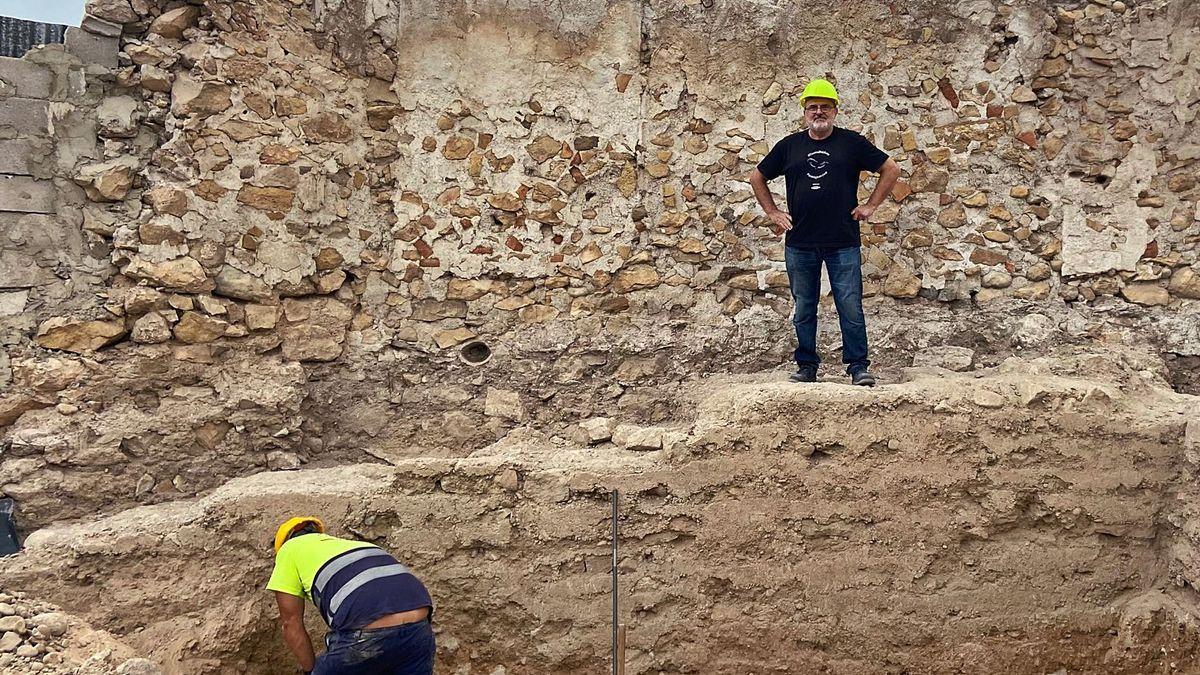 Parte de la muralla hallada durante las obras del hotel de la antigua Casa de la Encomienda.