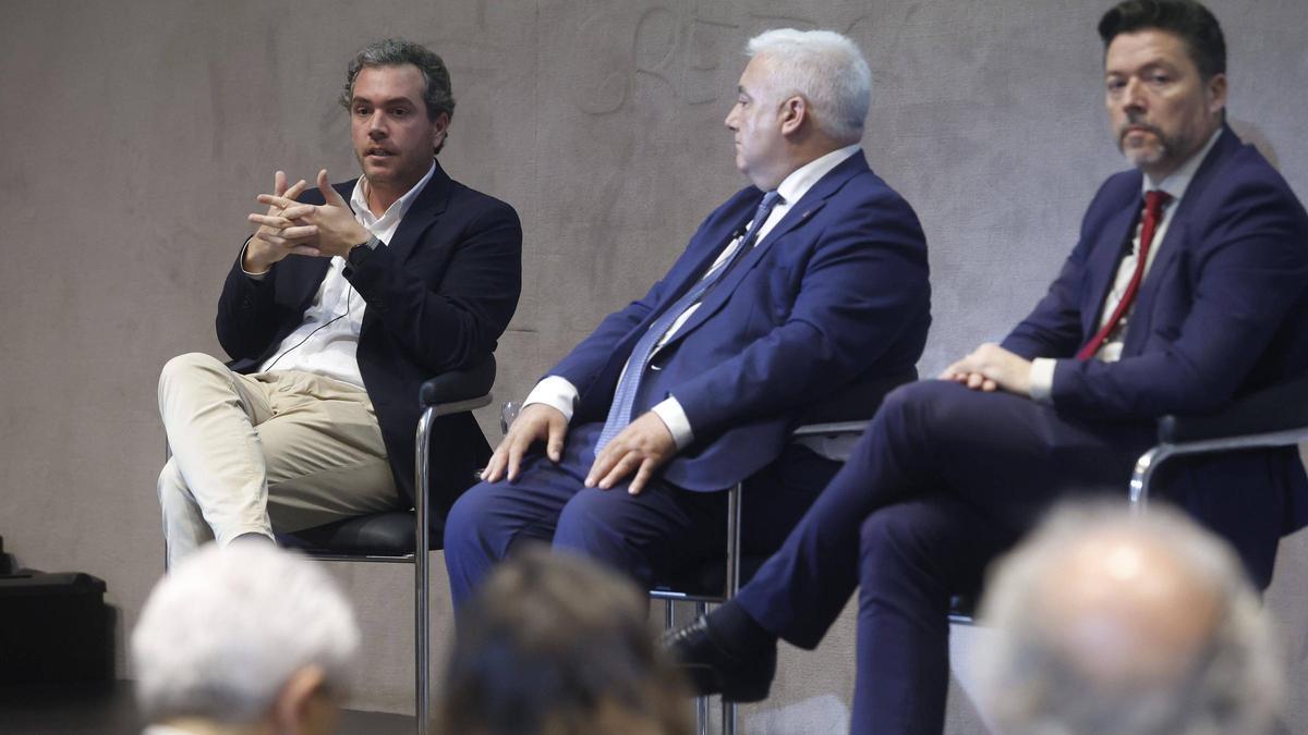 Marcos Bigas, Sebastián Cucala y Alfredo Cano (de izquierda a derecha) en la segunda mesa sobre «La Comunitat Valenciana del futuro».