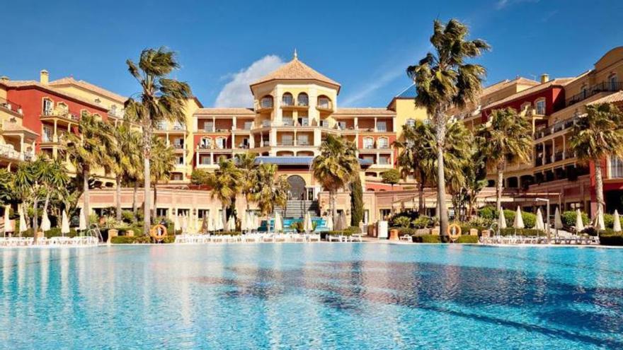 El Hotel Málaga Playa dispone de 319 habitaciones y 94 apartamentos.