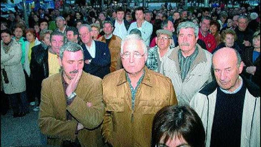 Apenas 200 grovenses salen a la calle en defensa del campeonato de tiro al pichón