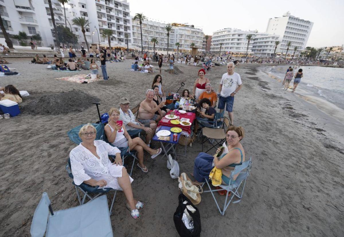 Ibiza salta al verano en la Nit de Sant Joan