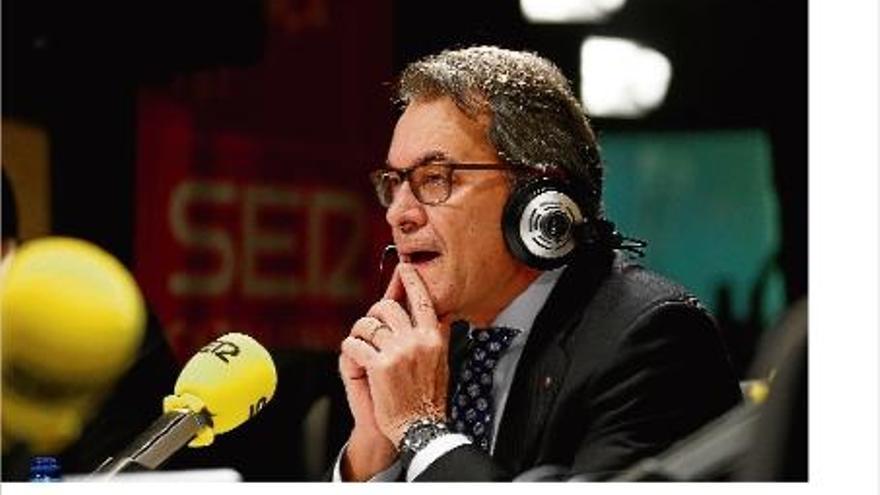 Artur Mas va instar a &quot;seguir endavant&quot; en una entrevista a la Cadena Ser.