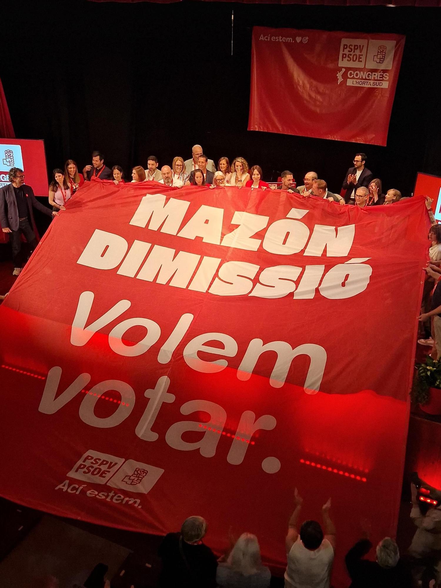 Pancarta contra Mazón en el congreso del PSPV de l'Horta Sud.