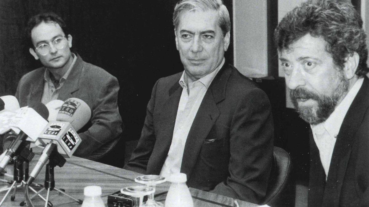 Foto a foto: las veces que Mario Vargas Llosa visitó la provincia de Alicante