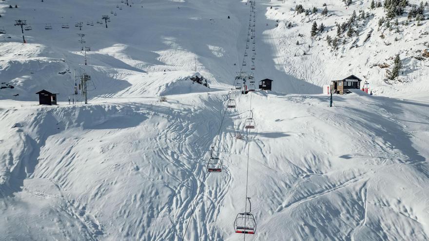 Las últimas nevadas dan una vida extra a las estaciones de esquí del Pirineo esta temporada