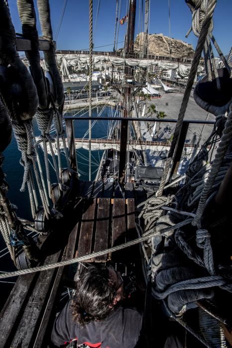 Así es la réplica de los galeones del siglo XVI atracada en Alicante