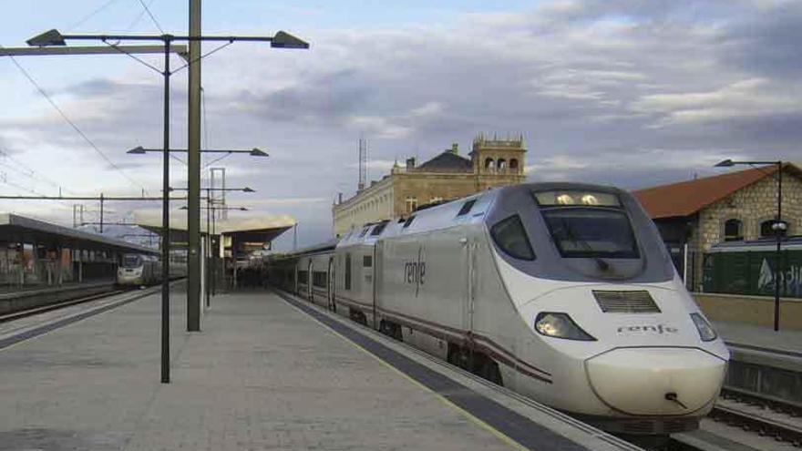 Trenes Alvia en la estación. Foto L.O.Z.