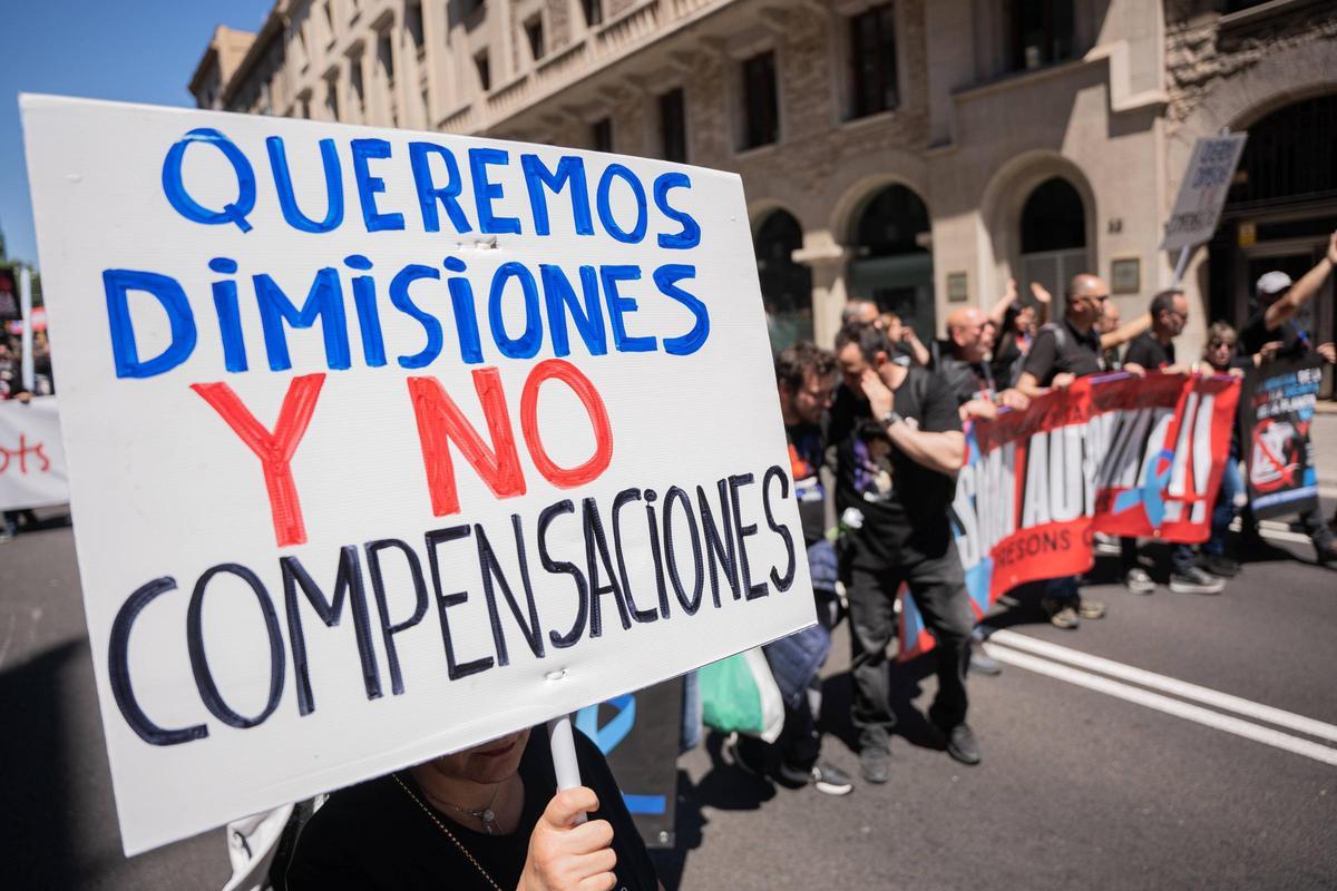 Trabajadores de prisiones se manifiestan en Barcelona para tener mayor seguridad.