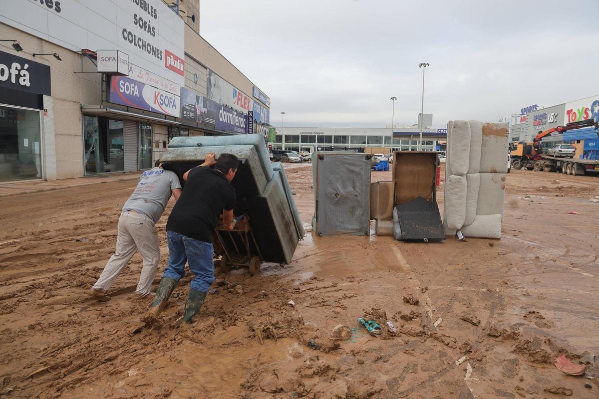 Una empresa de mueble afectada por la dana de València