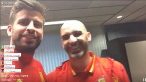 Piqué presenta l’’staff’ tècnic de la selecció en el seu últim Periscope.