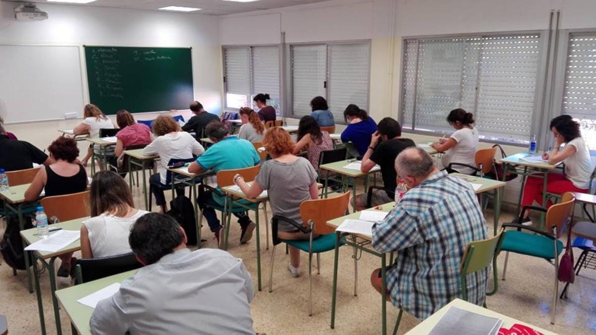 Alumnos y alumnas del CNL Cornellà en una prueba final