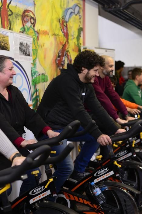 El instituto cambrés David Buján conmemora el día escolar de la no violencia y la paz con una pedalada virtual con la que pretende acompañar en su camino a los refugiados sirios en su búsqueda de un futuro.